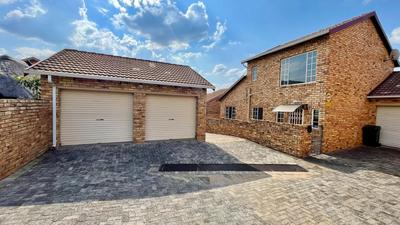 House For Rent in Wilgeheuwel, Roodepoort