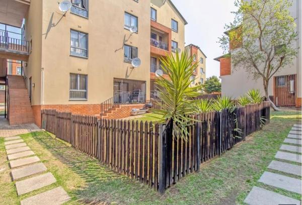 Apartment / Flat For Rent in Noordwyk, Midrand