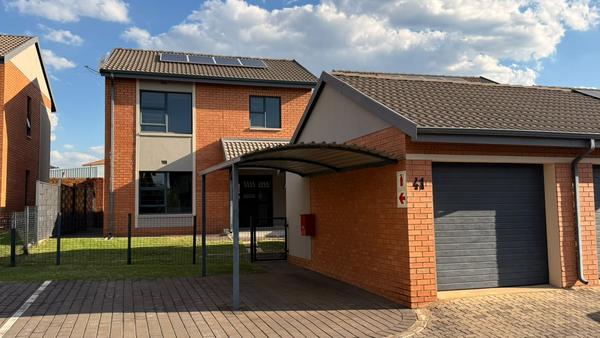Townhouse For Rent in Roodeplaat, Pretoria