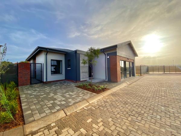 Townhouse For Sale in Vorna Valley, Midrand